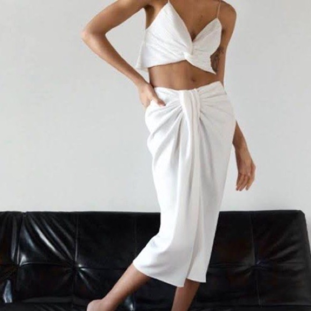 White Zara Midi Skirt with Knot Detail Draping and Subtle Front Slit Size Large